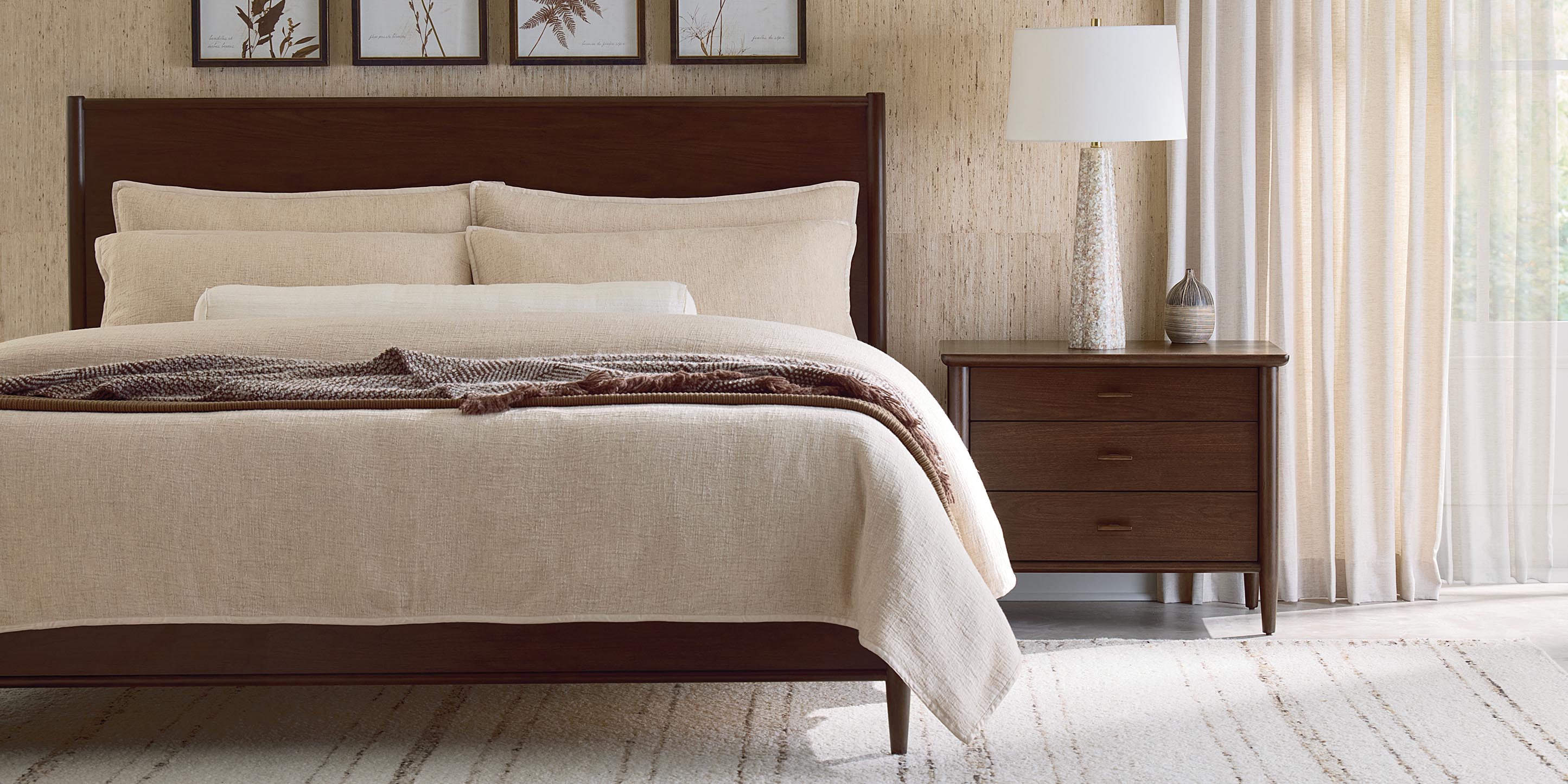 BASSETT FURNITURE バセットファニチャー社 2段チェスト 猫脚 Copenhagen Panel Bed | Bassett Furniture